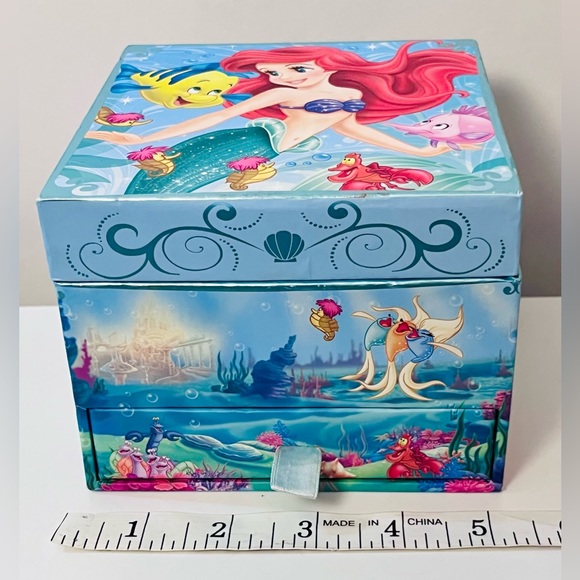 Disney Store Little Mermaid Jewelry Box, Necklace, and Bag - Picture 9 of 16
